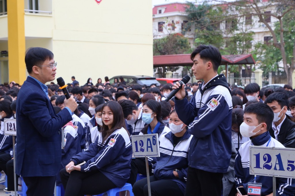 Huyện Mê Linh (Hà Nội): Phổ biến giáo dục pháp luật về an toàn giao thông cho học sinh
