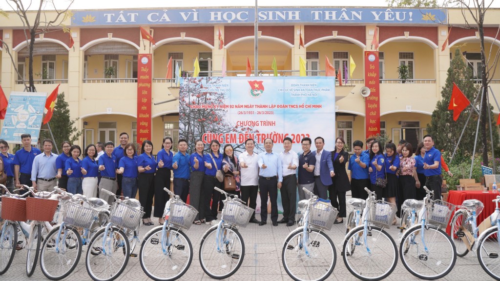 Cùng em đến trường năm 2023: Quãng đường tới trường của nhiều học sinh ngắn lại...