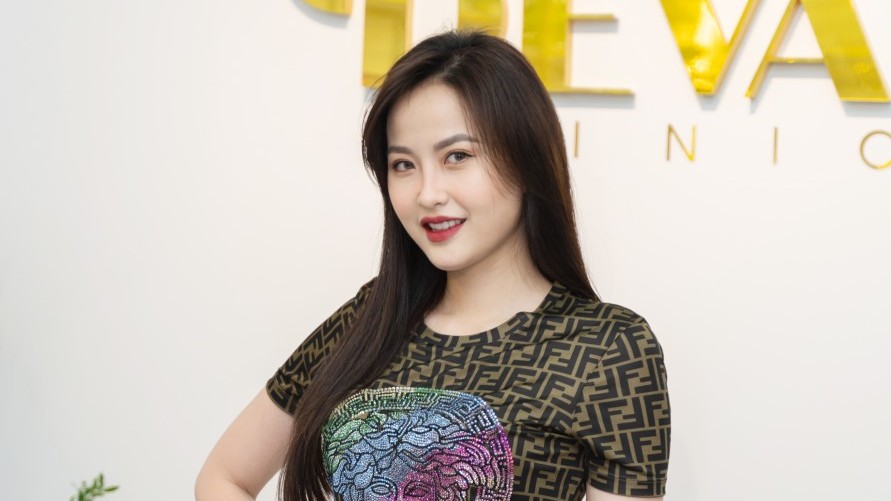 Hoa hậu Khánh Ngân tái xuất, khoe nhan sắc vạn người mê