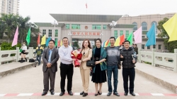 Quảng Ninh đón 100 khách Trung Quốc nhập cảnh đi du lịch