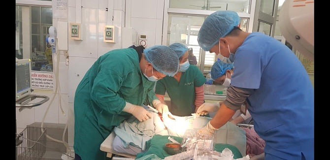 Phẫu thuật kỹ thuật cao cho bệnh nhân thận mạn gia