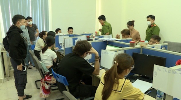 - Lực lượng Công an khám xét Chi nhánh Công ty trách nhiệm hữu hạn Luật Thế hệ trẻ (Phường 15, quận Tân Bình) 
