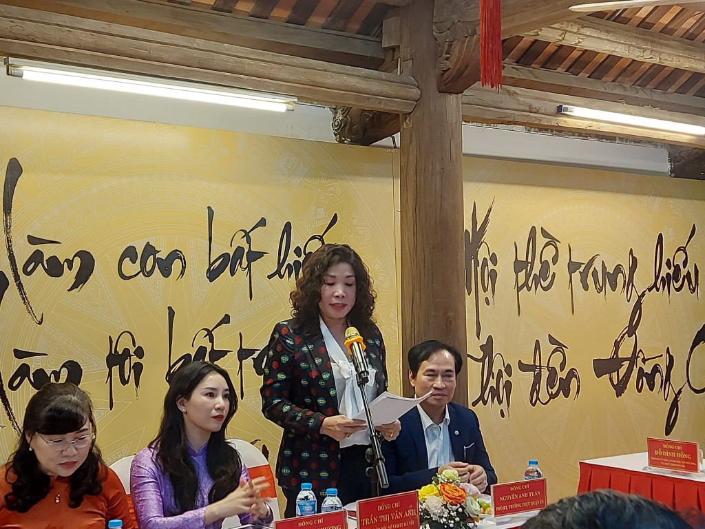 Đồng chí Trần Thị Vân Anh, Phó Giám đốc Sở Văn hóa và Thể thao Hà Nội phát biểu khai mạc Tọa đàm