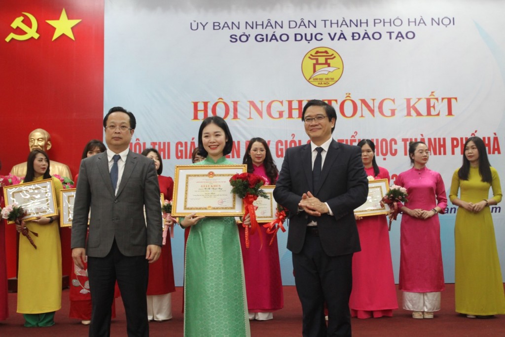 Hà Nội: Khen thưởng 150 giáo viên dạy giỏi cấp tiểu học