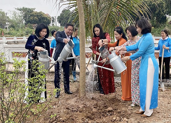 Chăm lo bảo đảm an sinh xã hội, việc làm, đời sống của phụ nữ