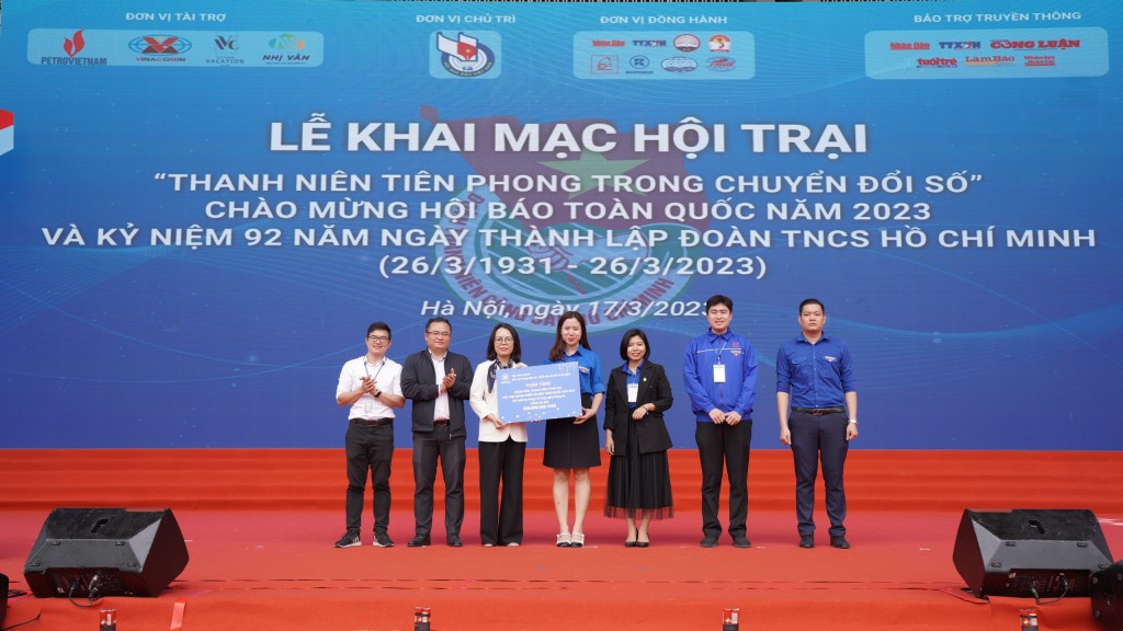 trao học bổng