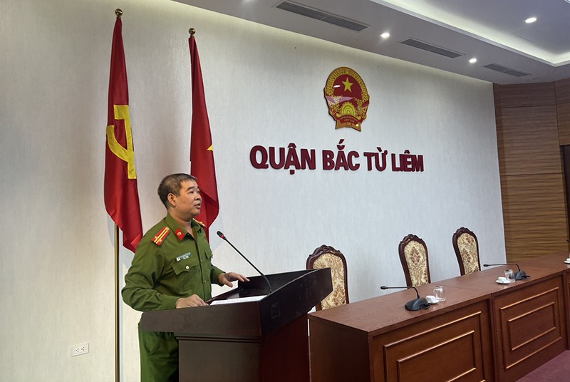 Trung tá Nguyễn Đức Đông – Đội trưởng Đội Cảnh sát PCCC và CNCH Công an quận Bắc Từ Liêm báo cáo tại Hội nghị
