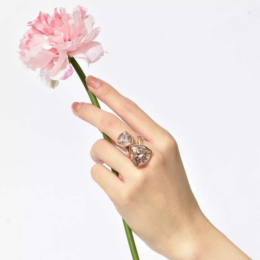 Nhẫn bạc nữ đính đá Saga được bán chính hãng độc quyền tại đại lý Đồng Hồ Hải Triều với mức giá dao động từ 700.000 đến 1.600.000 VNĐ