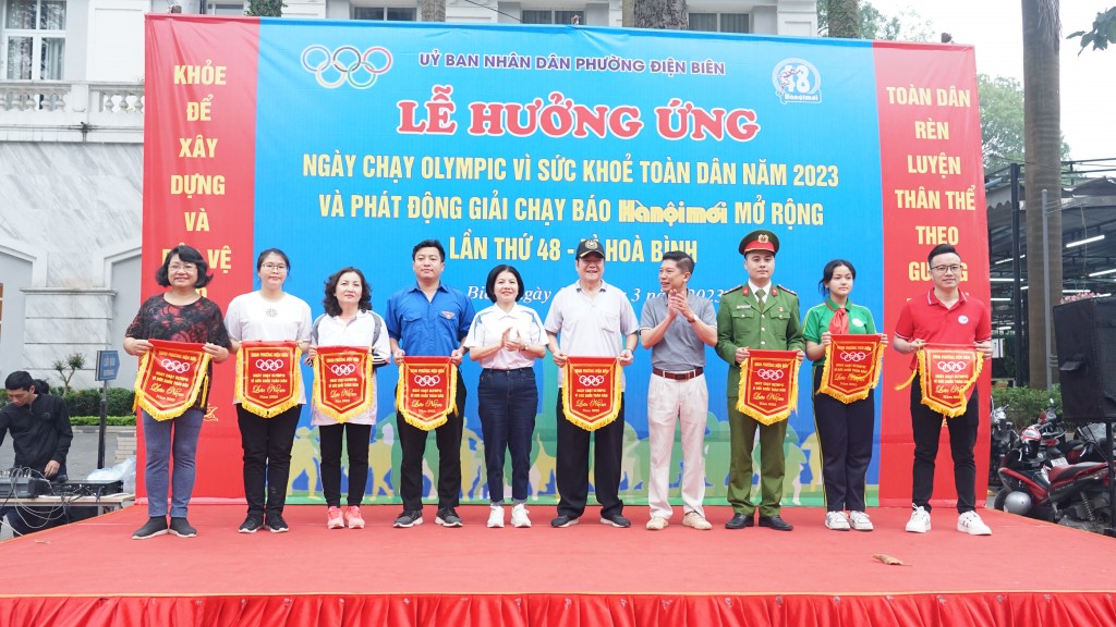 Phường Điện Biên (Ba Đình) hưởng ứng Ngày chạy Olympic vì sức khỏe toàn dân