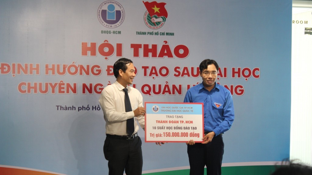 Trường Đại học Quốc tế trao 10 suất học bổng cho Thành đoàn TP Hồ Chí Minh