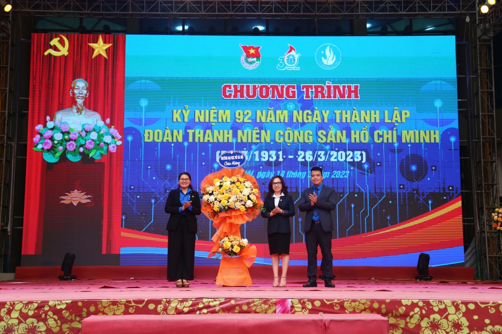 PGS.TS Nguyễn Thị Nhung, Hiệu trưởng trường Đại học Mở Hà Nội