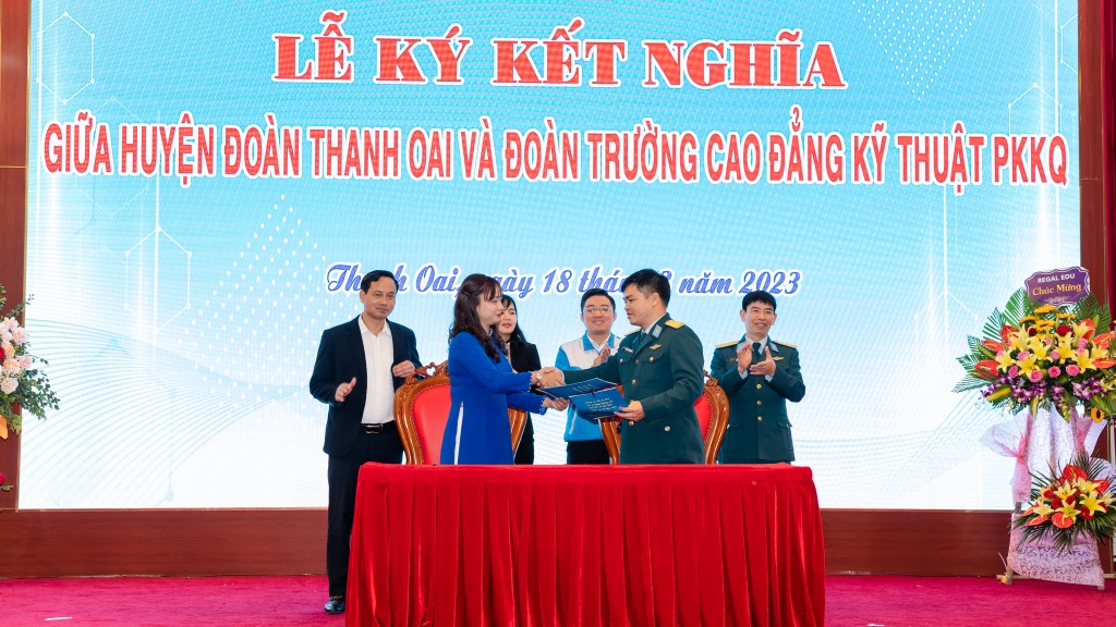 Nhân dịp này Huyện đoàn Thanh Oai ký kết nghĩa với Đoàn trường Cao đẳng Kỹ thuật Phòng không Không quân. Kỳ vọng sẽ đẩy mạnh phong trào đoàn thanh niên tại 2 đơn vị