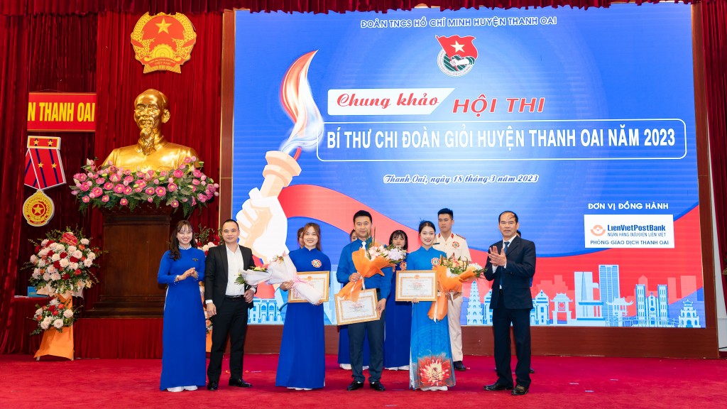 3 giải Khuyến khích thuộc về đồng chí Nguyễn Thị Phương Thảo (Bí thư Chi đoàn 12A9 - Trường THPT Thanh Oai A); Đồng chí Phạm Văn Đạt (Bí thư Chi đoàn thôn Kỳ Thủy - xã Bích Hòa) và đồng chí Nguyễn Thị Thanh Thảo (Bí thư Chi đoàn thôn Phương Nhị - xã Hồng 