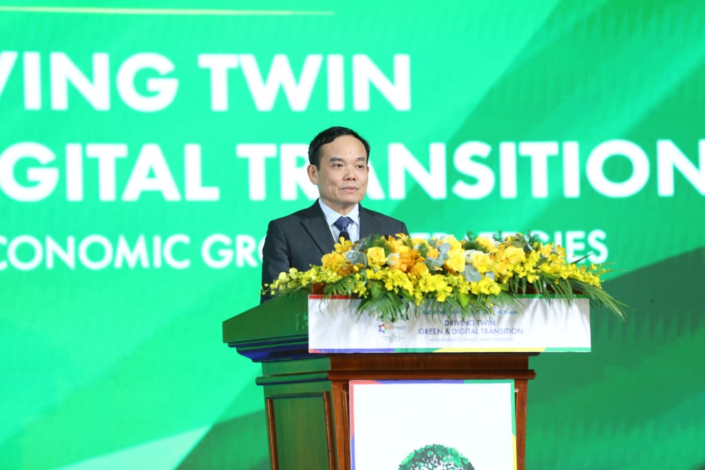 Phó Thủ tướng Trần Lưu Quang nhấn mạnh, khu vực miền Trung và Tây Nguyên là địa bàn chiến lược đặc biệt quan trọng. Trong những năm qua, Đảng và Nhà nước đã có nhiều chủ trương, chính sách, nghị quyết phát triển kinh tế - xã hội các tỉnh, thành miền Trung và Tây Nguyên - Ảnh: VGP/NA