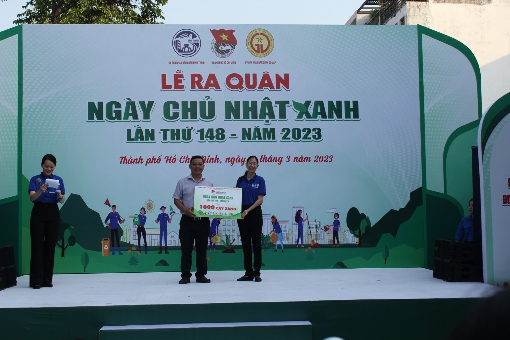 Thành đoàn TP Hồ Chí Minh trao tặng 1000 cây xanh cho quận Bình Thạnh