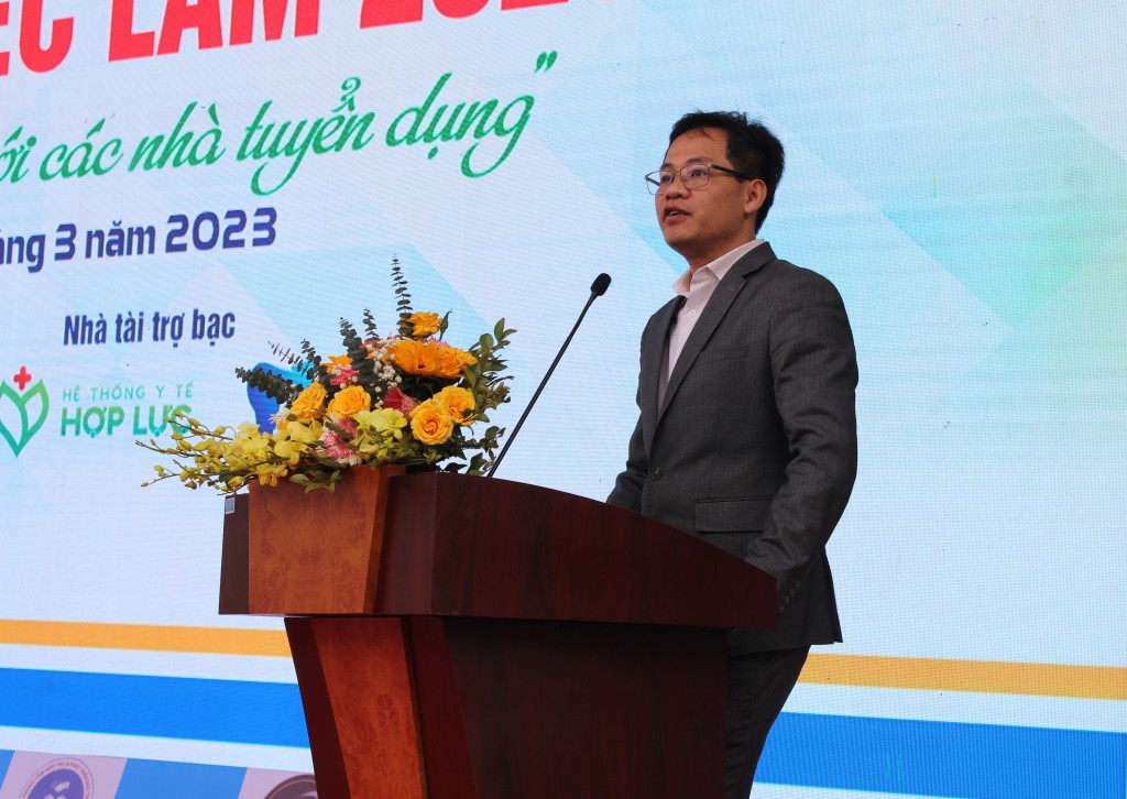 Giáo sư, Tiến sĩ Phạm Minh Khuê – Bí thư Đảng ủy, Chủ tịch Hội đồng Trường Đại học Y dược Hải Phòng phát biểu khai mạc Chương trình