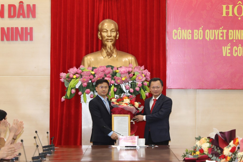Ông Nguyễn Đức Tiệp thôi giữ chức Phó chủ tịch UBND TP Uông Bí được điều động giữ chức Hiệu trưởng Trường đại học Hạ Long.