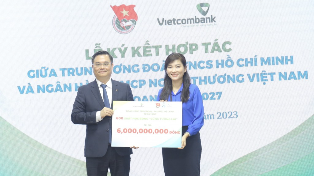 Học bổng “Vững tương lai” với tổng kinh phí 6 tỉ đồng dành cho học sinh, sinh viên