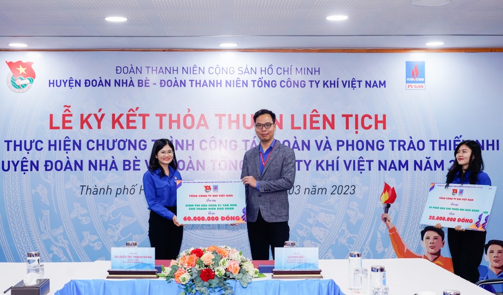 Đoàn Thanh niên PV GAS trao chứng nhận các công trình hỗ trợ huyện Nhà Bè trong năm 2023