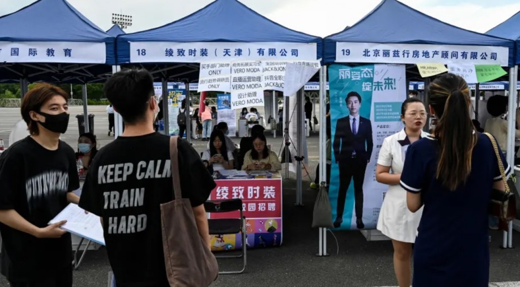 Một hội chợ việc làm ở Trung Quốc (Ảnh: AFP)