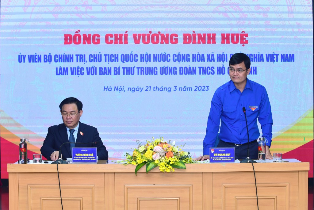 Bí thư thứ nhất Trung ương Đoàn Bùi Quang Huy phát biểu tại hội nghị 
