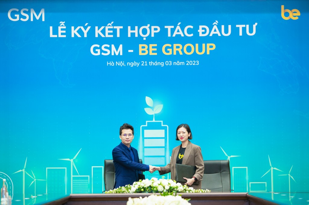 Ông Nguyễn Văn Thanh - Tổng giám đốc Công ty GSM và bà Vũ Hoàng Yến - Tổng giám đốc Be Group ký kết thoả thuận hợp tác đầu tư sáng 21/3/2023 tại Hà Nội.