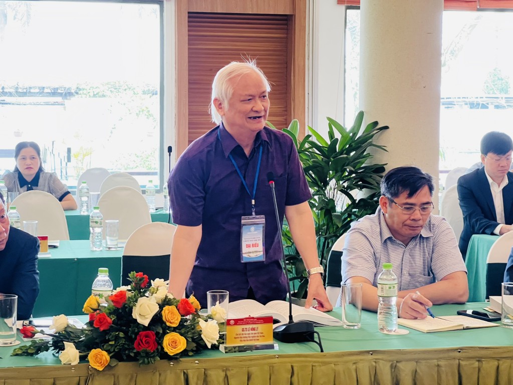 GS, TS Lê Hồng Lý - Chủ tịch Hội Văn nghệ dân gian Việt Nam đưa ra kiến nghị tại Hội thảo