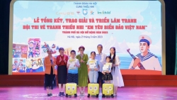 Trao giải hội thi vẽ tranh thiếu nhi Em yêu biển đảo Việt Nam