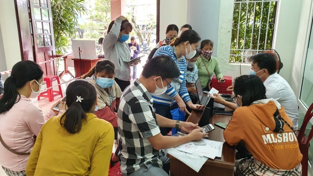 Hướng dẫn người lao động cài đặt ứng dụng VSSID để nhận hỗ trợ từ Quỹ BHTN tại BHXH tỉnh Quảng Nam