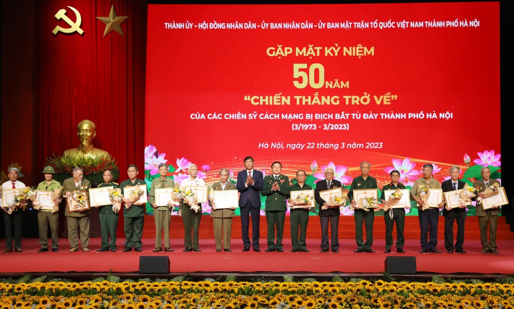 TP Hà Nội luôn trân trọng những đóng góp, hi sinh của các chiến sĩ cách mạng bị địch bắt tù đày
