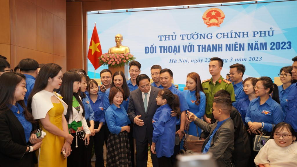 Thủ tướng Chính phủ Phạm Minh Chính trò chuyện cùng thanh niên 