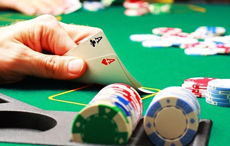 22 người đánh bạc dưới hình thức chơi Poker (ảnh minh hoạ)