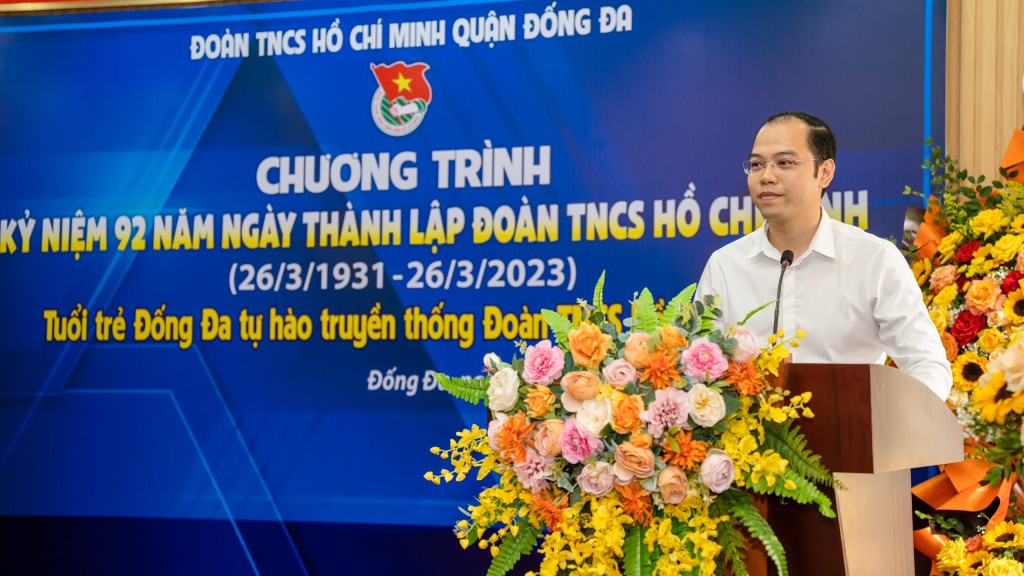 Đồng chí Nguyễn Tiến Hưng - UVBCH Trung ương Đoàn, Phó Bí thư Thành đoàn Hà Nội, Chủ tịch Hội Sinh viên TP Hà Nội ghi nhận những thành tích, cống hiến của tuổi trẻ quận Đống Đa trong thời gian qua và kỳ vọng Quận đoàn Đống Đa sẽ tiếp tục phát huy những th