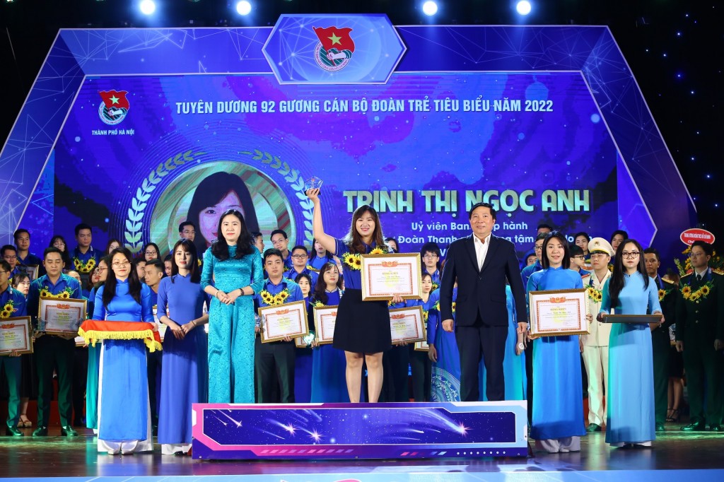 Tuyên dương 10 Gương mặt trẻ và 92 cán bộ Đoàn Thủ đô tiêu biểu năm 2022