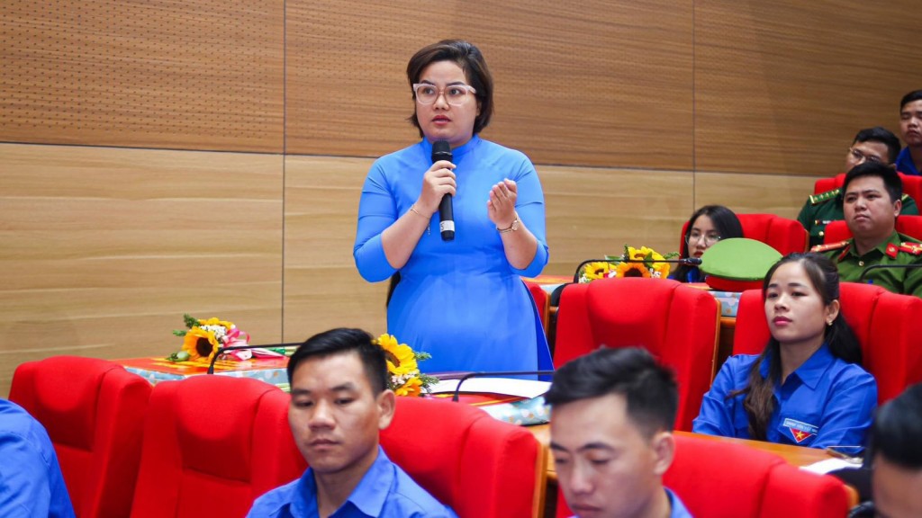 Chủ tịch UBND tỉnh Hà Giang đối thoại với đoàn viên, thanh niên