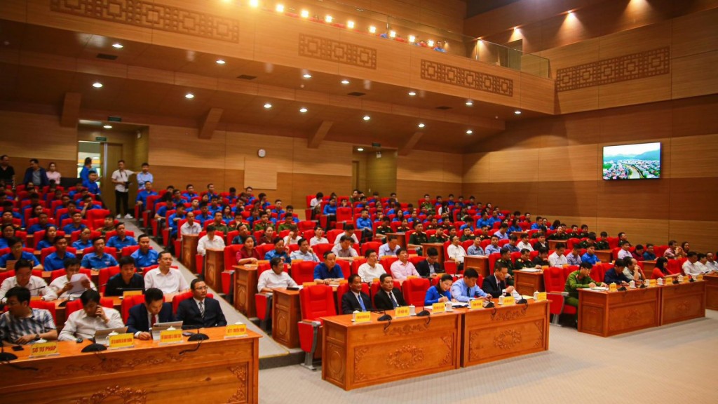 Chủ tịch UBND tỉnh Hà Giang đối thoại với đoàn viên, thanh niên Chủ tịch UBND tỉnh Hà Giang đối thoại với đoàn viên, thanh niên