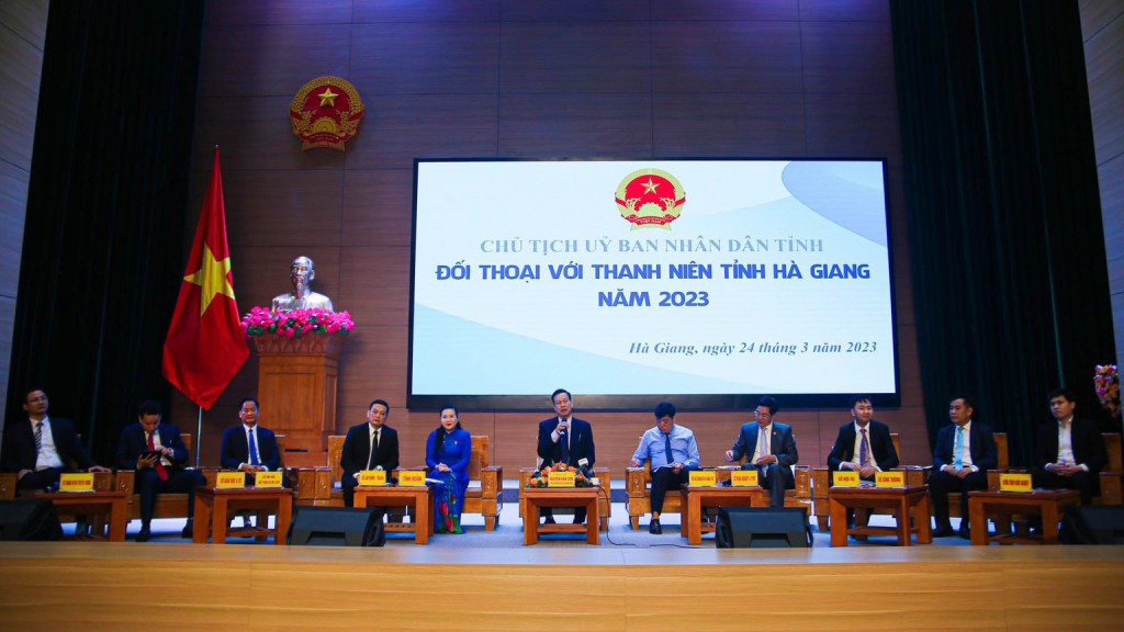 Chủ tịch UBND tỉnh Hà Giang đối thoại với đoàn viên, thanh niên Chủ tịch UBND tỉnh Hà Giang đối thoại với đoàn viên, thanh niên