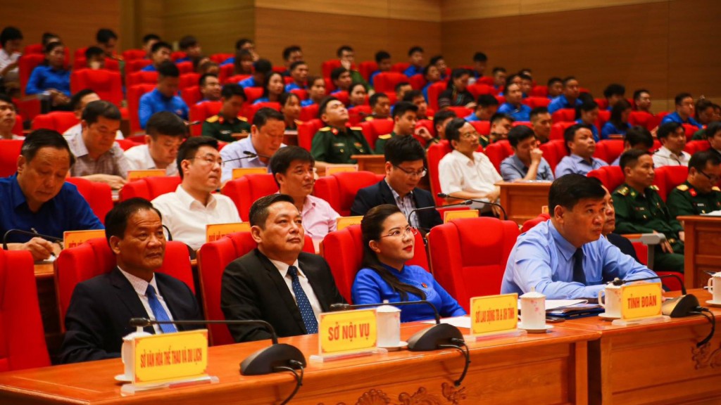 Chủ tịch UBND tỉnh Hà Giang đối thoại với đoàn viên, thanh niên