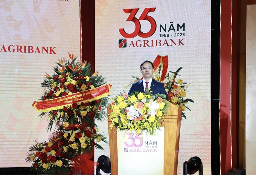 Agribank đón nhận Huân chương Lao động hạng Nhất