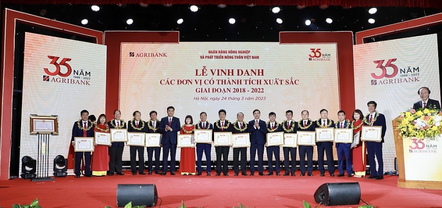 Agribank vinh danh các đơn vị có thành tích tiêu biểu xuất sắc giai đoạn 2018-2022 