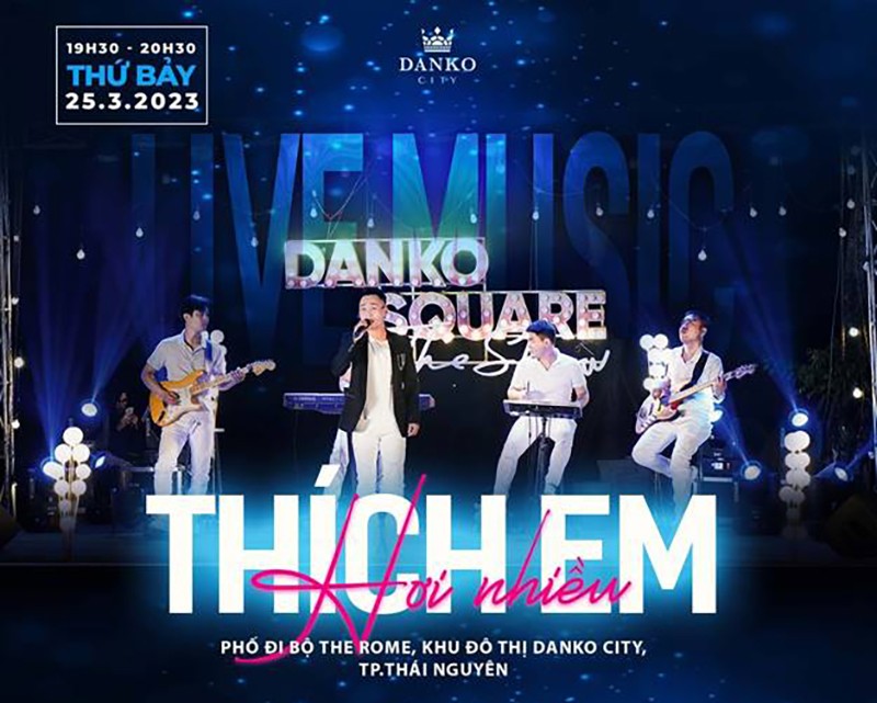 Chương trình âm nhạc diễn tại tại phố đi bộ Danko Square ngày cuối tuần