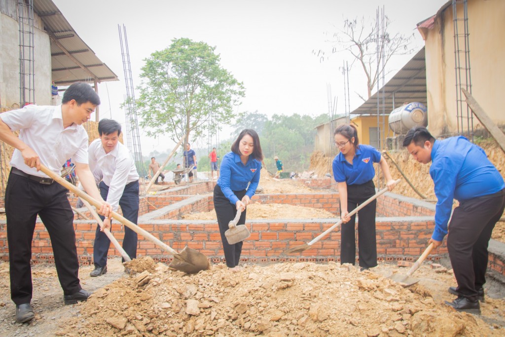 khởi công xây dựng nhà cho em Lý Thị Dung tại xã Đông Thọ, huyện Sơn Dương, tỉnh Tuyên Quang 