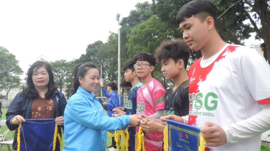 38 đội tranh tài tại Giải bóng đá thanh thiếu nhi quận Hoàng Mai mừng sinh nhật Đoàn