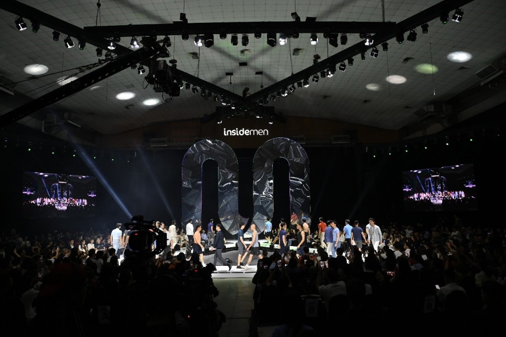 H’Hen Nie cực ngầu trên thảm đỏ Fashion show “The Hero Inside”