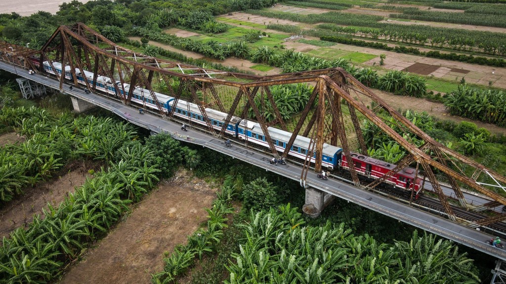 Trang thơ lảnh lót tiếng chim...