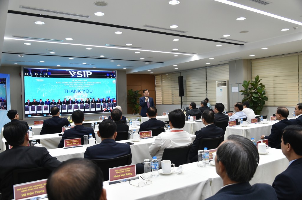 Phó Thủ tướng Chính phủ Lê Minh Khái đánh giá cao những kết quả đạt được của VSIP tại Việt Nam và tỉnh Bình Dương. Ảnh VGP/Trần Mạnh