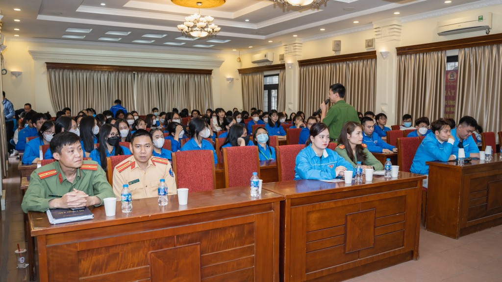 Hội nghị tuyên truyền về Trật tự an toàn giao thông, trật tự đô thị tới 150 đoàn viên, thanh niên trên địa bàn quận