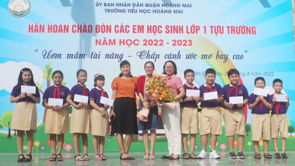 Chị Mai Thị Huyền cùng các học trò giành nhiều thành tích xuất sắc