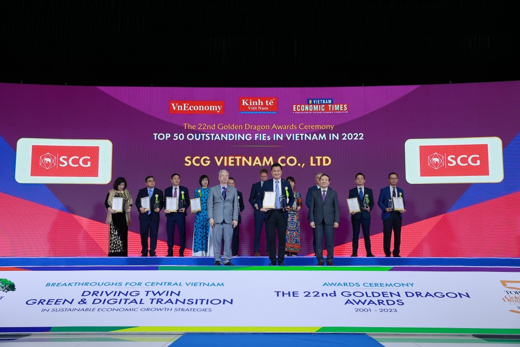 Ông Praween Wirotpan, Tổng Giám đốc SCG Việt Nam nhận giải tại sự kiện