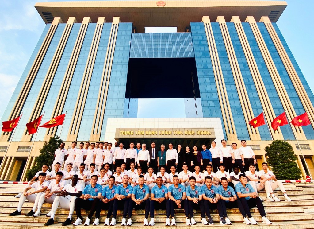 Bình Dương: Đội Becamex Bình Dương được đón tiếp trọng thị tại tòa nhà Trung tâm Hành chính tập trung tỉnh